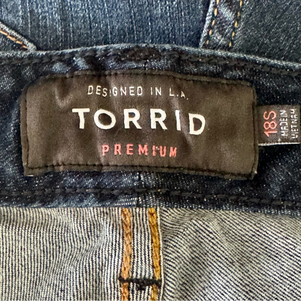 Torrid Size 18 Short Jeans Skinny Distressed Faux Tears Dark Wash - Picture 5 of 10